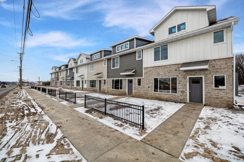 6501 Hickman Rd - Photo 4 of 20