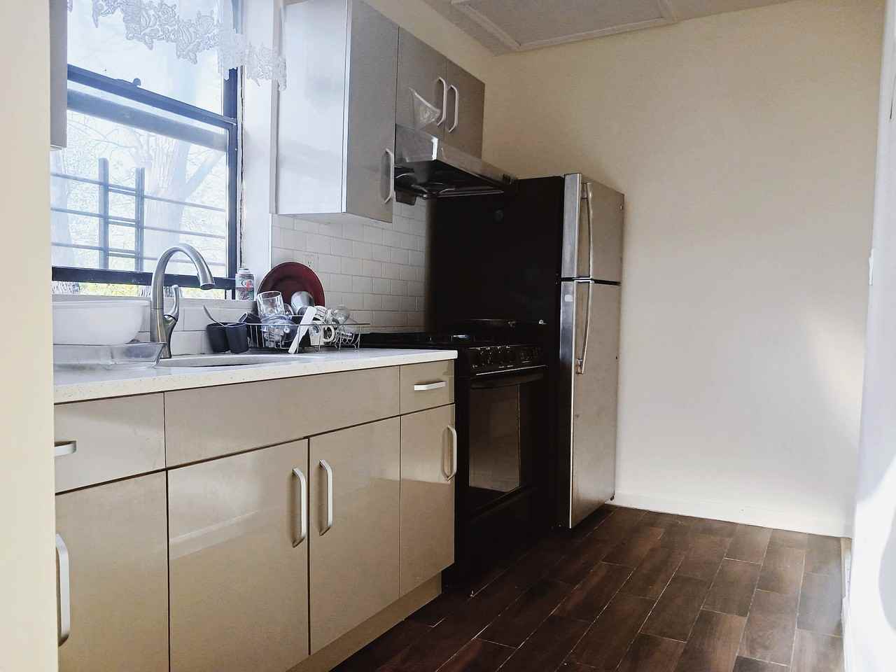 842 East 12th Street 2f - Photo 2 of 15