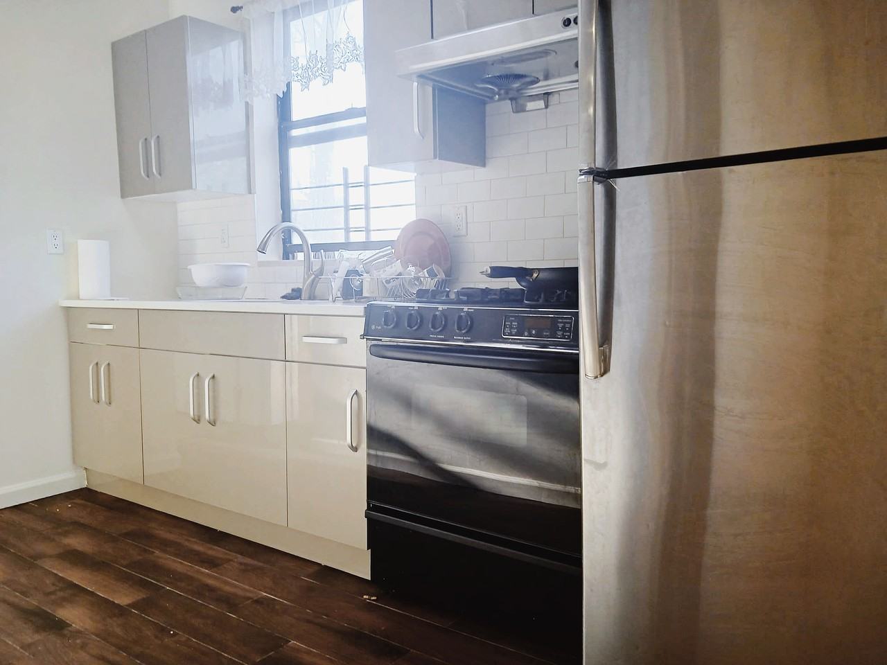 842 East 12th Street 2f - Photo 3 of 15