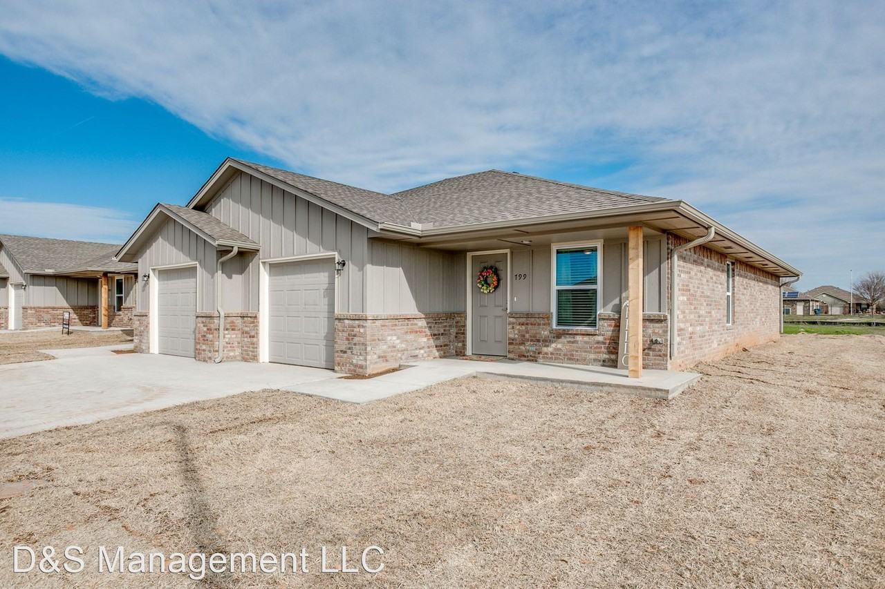 799 Ne 4th St - Photo 3 of 49