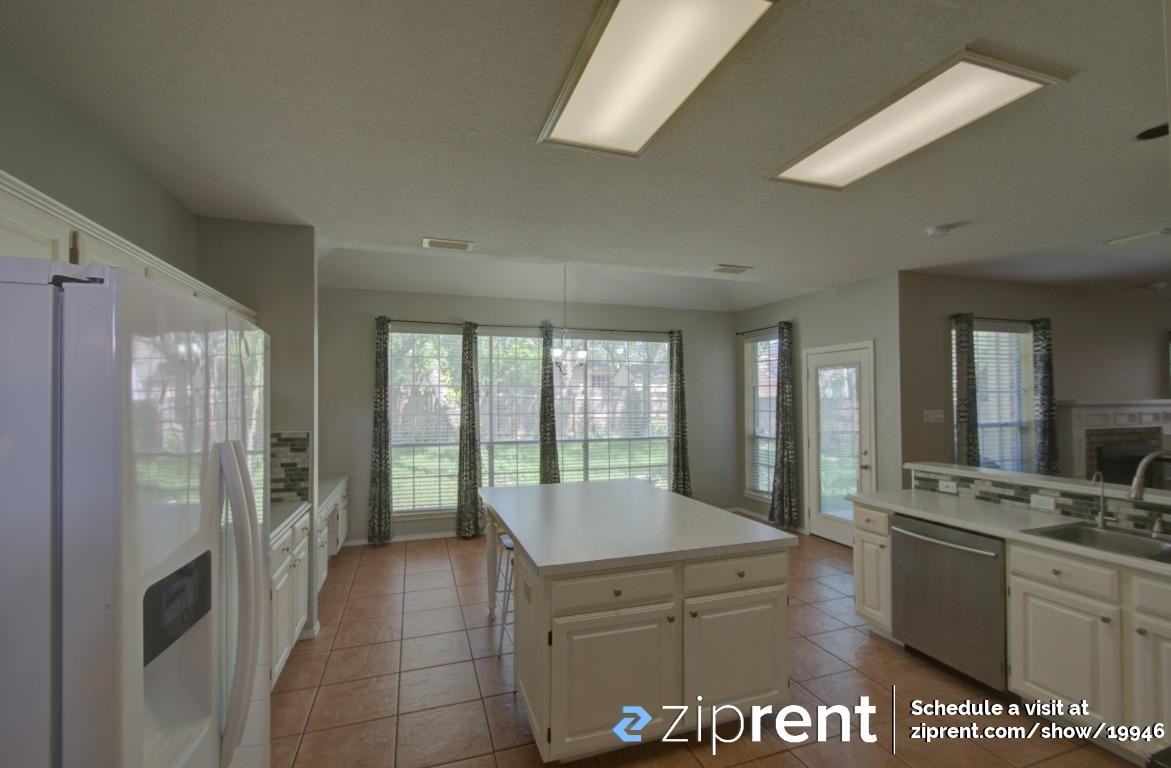 1514 Saxonhill Dr - Photo 3 of 15