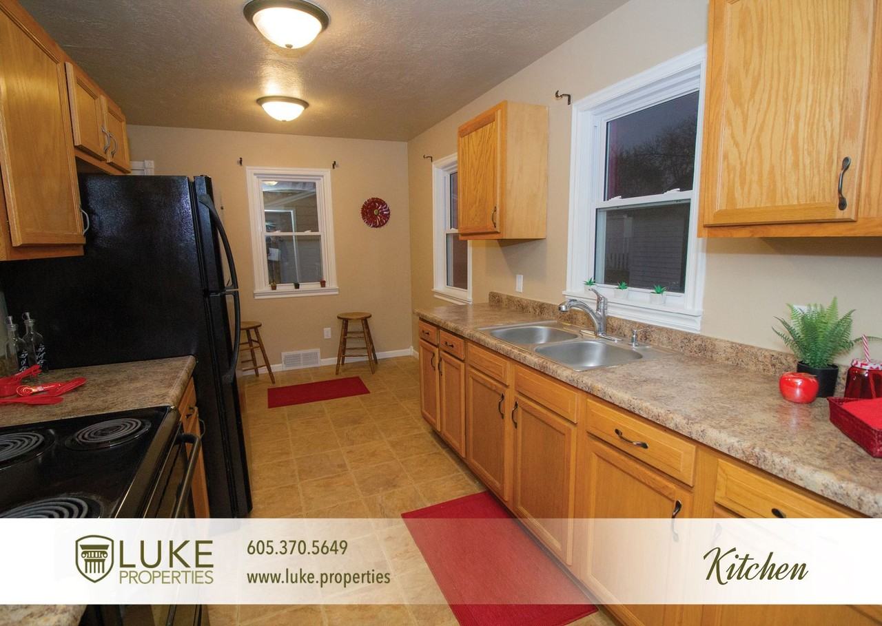 708 N Blauvelt Ave - Photo 3 of 16