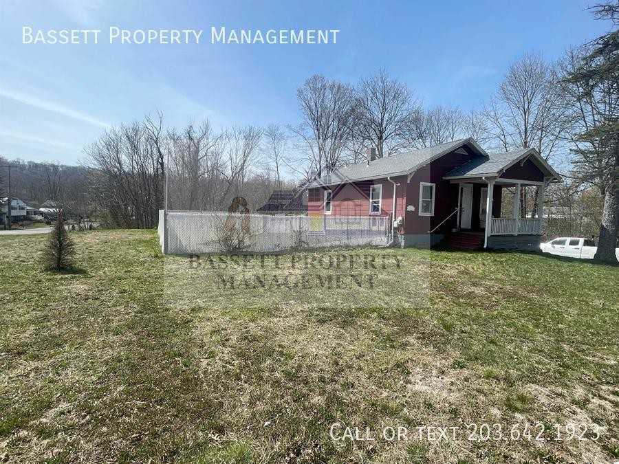 258 Foxon Rd - Photo 2 of 24
