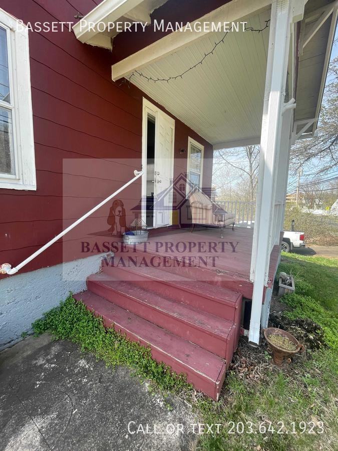 258 Foxon Rd - Photo 3 of 24