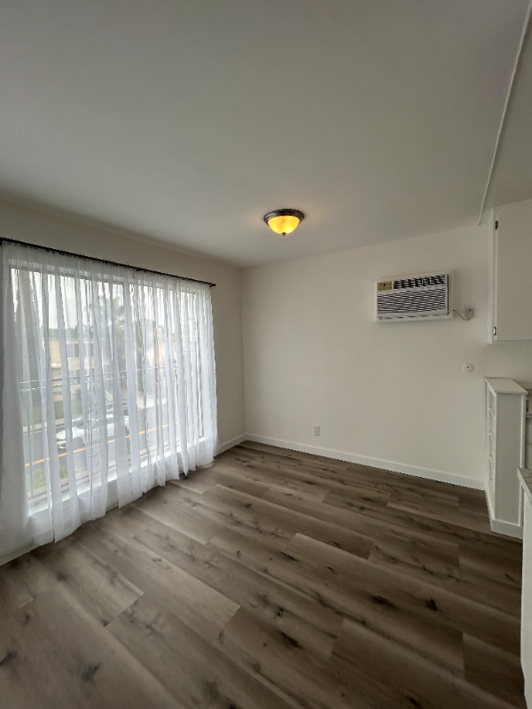 815 Crenshaw Blvd #202 - Photo 2 of 7