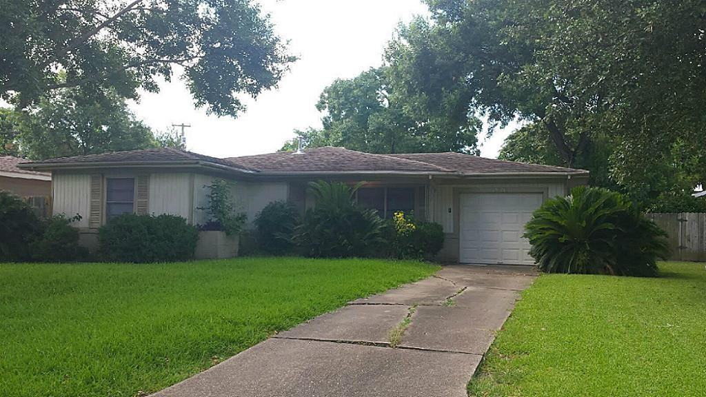 1921 14th Ave N - Photo 2 of 17