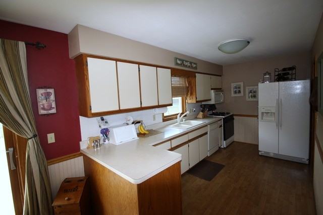 908 Knollside Rd - Photo 3 of 13