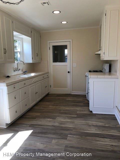 1118 Victoria St - Photo 2 of 16