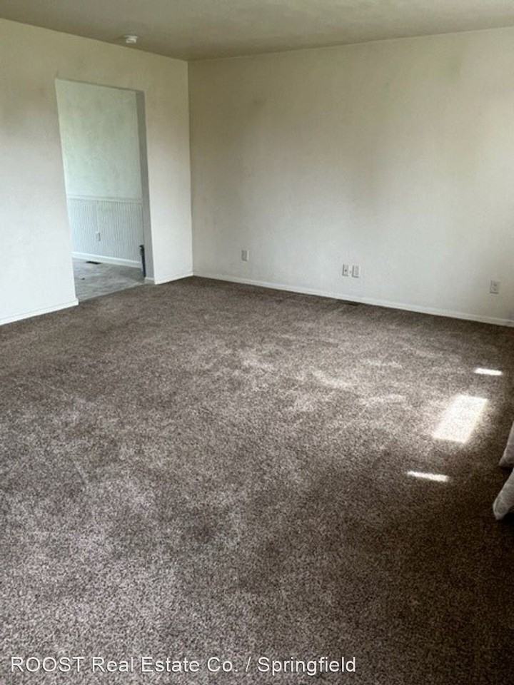 3335 Upper Valley Pike - Photo 2 of 12