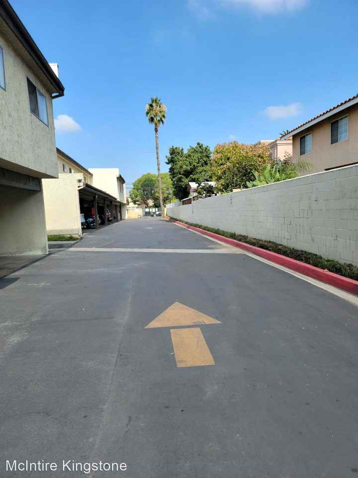 STUNNING APARTMENT! GREAT LOCATION! POOL PROPERTY - Photo 3 of 13