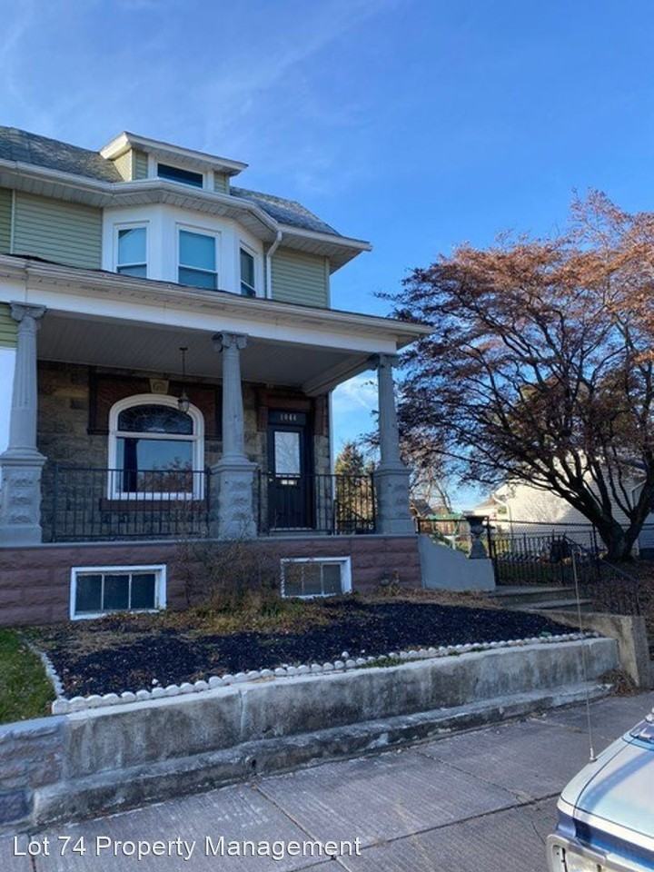 1044 7th St - Photo 2 of 30