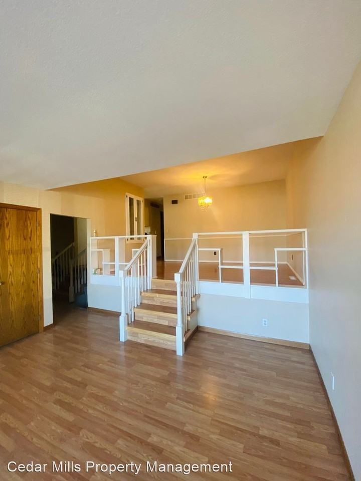 8721 E Lockmoor Cir - Photo 2 of 12