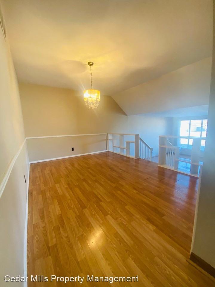 8721 E Lockmoor Cir - Photo 3 of 12