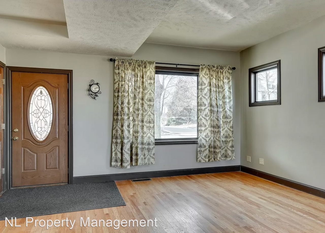 923 N 49th St - Photo 2 of 19