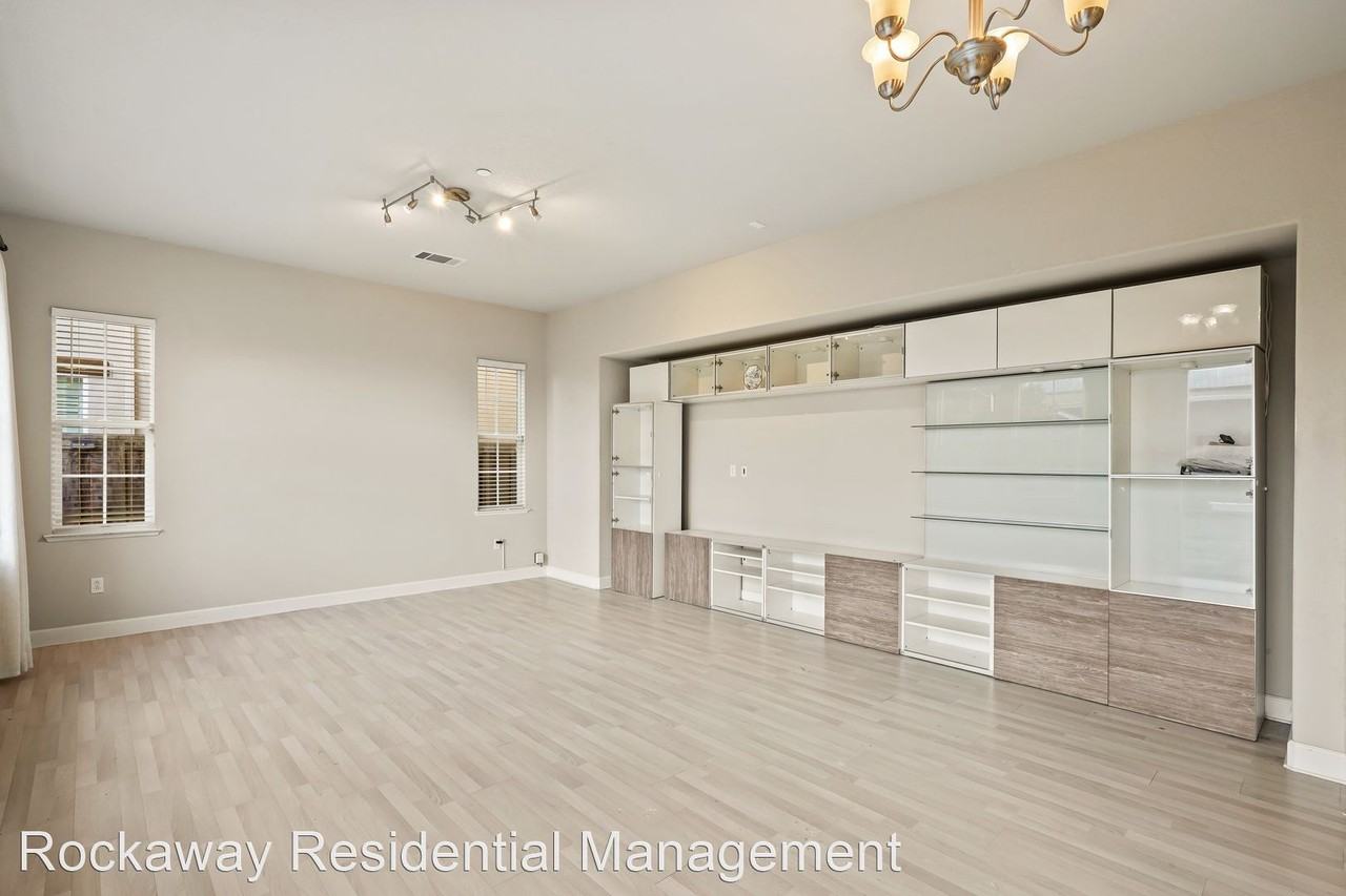 327 Merimont Cir - Photo 2 of 29