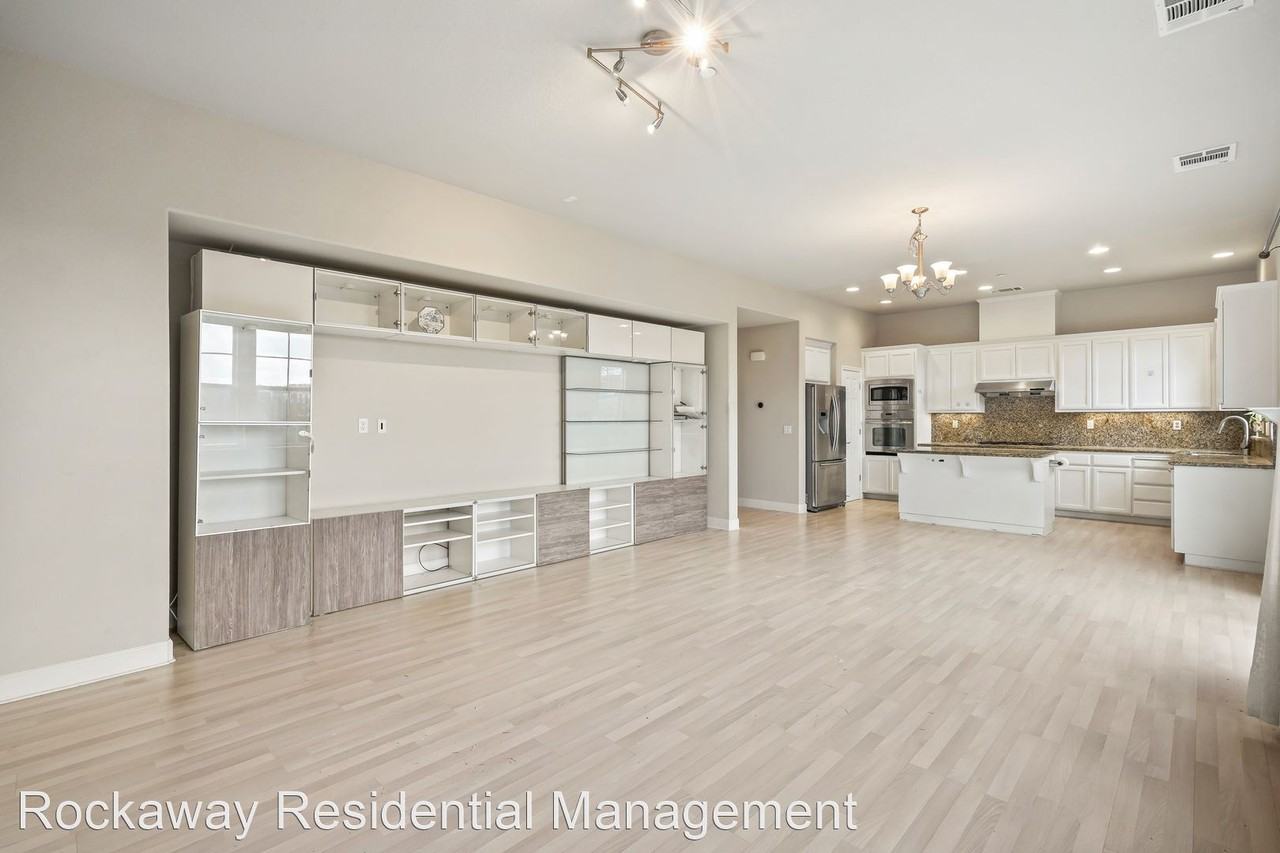 327 Merimont Cir - Photo 3 of 29