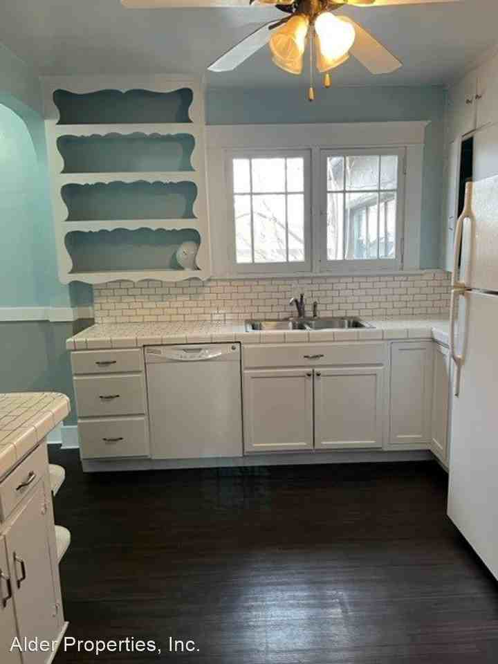 107 Burns St - Photo 3 of 12