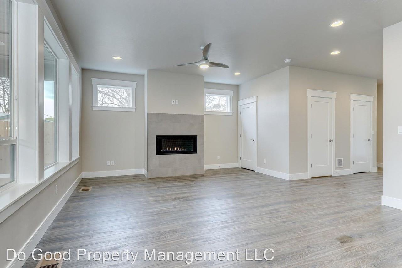 219 E 36th St - Photo 2 of 32