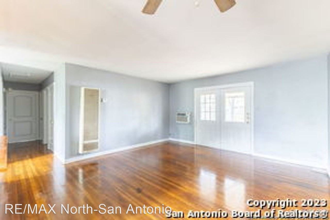 350 Hialeah Ave - Photo 2 of 12