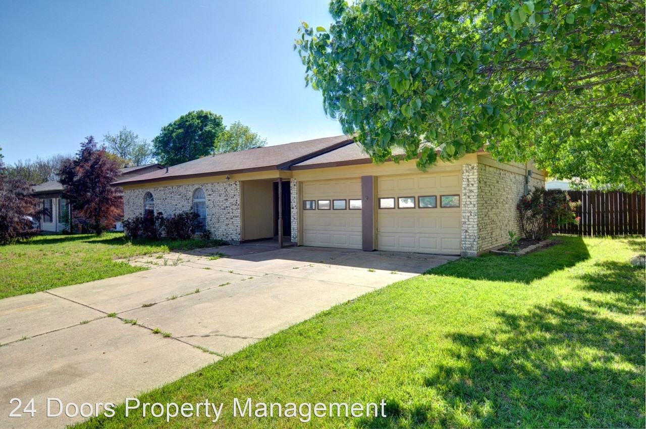 1030 John Reagan St - Photo 2 of 29