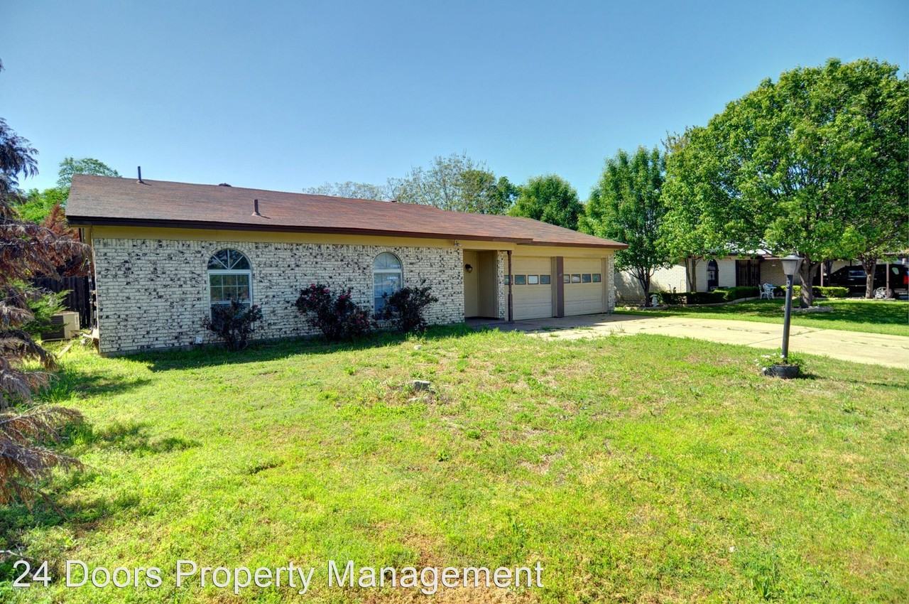 1030 John Reagan St - Photo 3 of 29