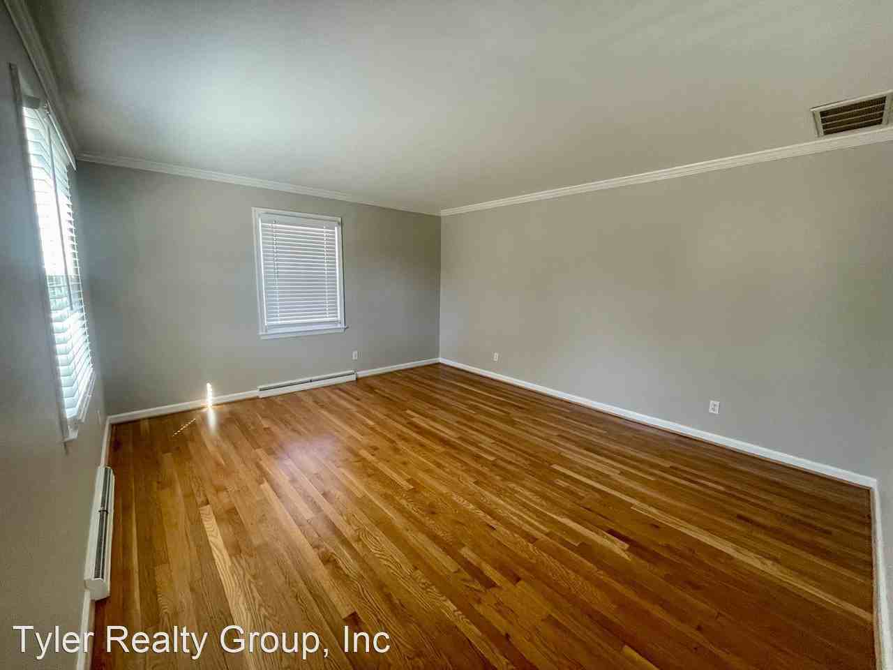 134 Roanoke Avenue - Photo 2 of 14