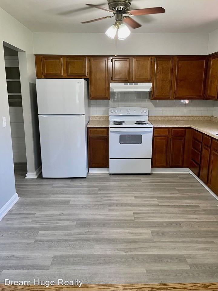 705 Lindaire Ln E - Photo 2 of 7