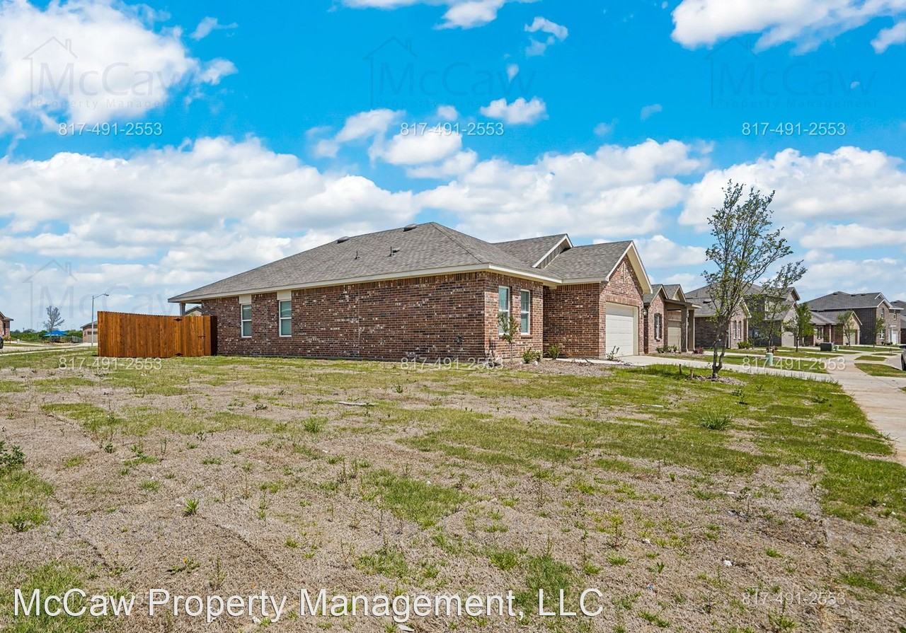 20 Glen Crossing Rd - Photo 3 of 20