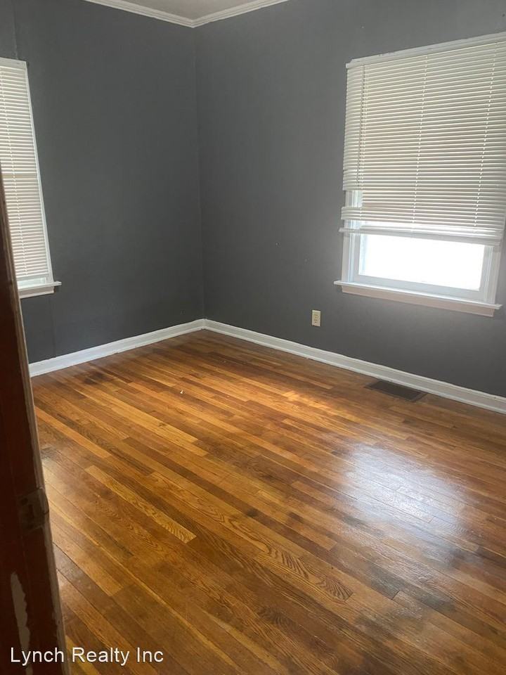 302 Goode St - Photo 3 of 12