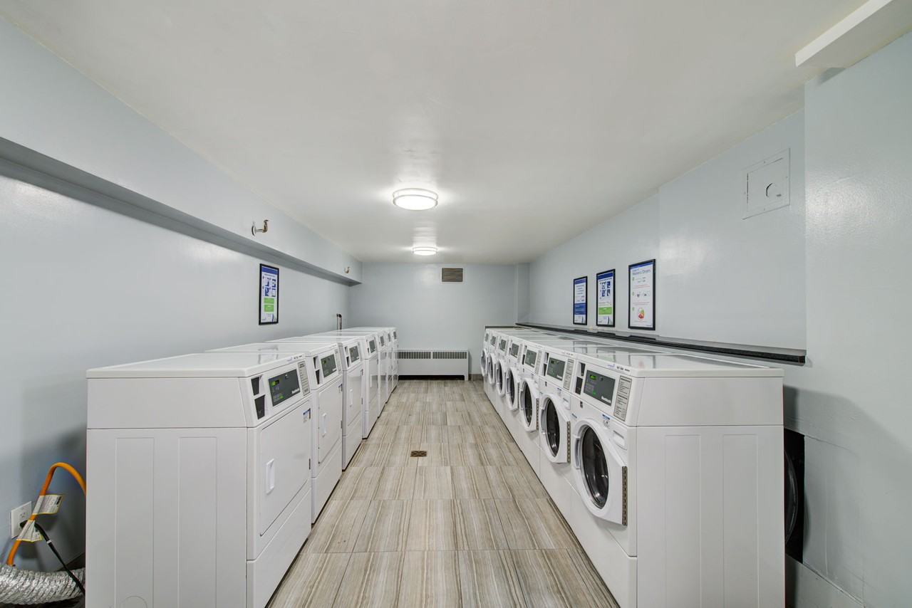 Holly Tower - Yonge and Eglinton - Photo 7 of 30