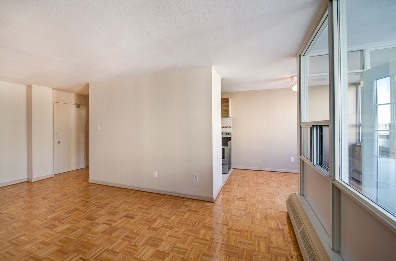 Holly Tower Yonge and Eglinton Apartments 33 Holly St, Toronto, ON