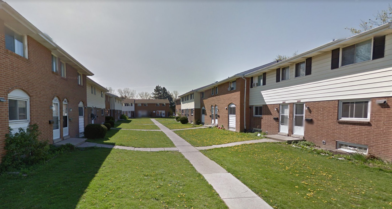 Sycamore Townhomes Apartments 2696 2696 Sycamore Drive, Windsor, ON