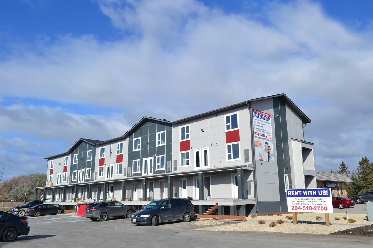 1330 Molson St Apartments in Valley Gardens, Winnipeg, MB R2K 4N1 Zumper