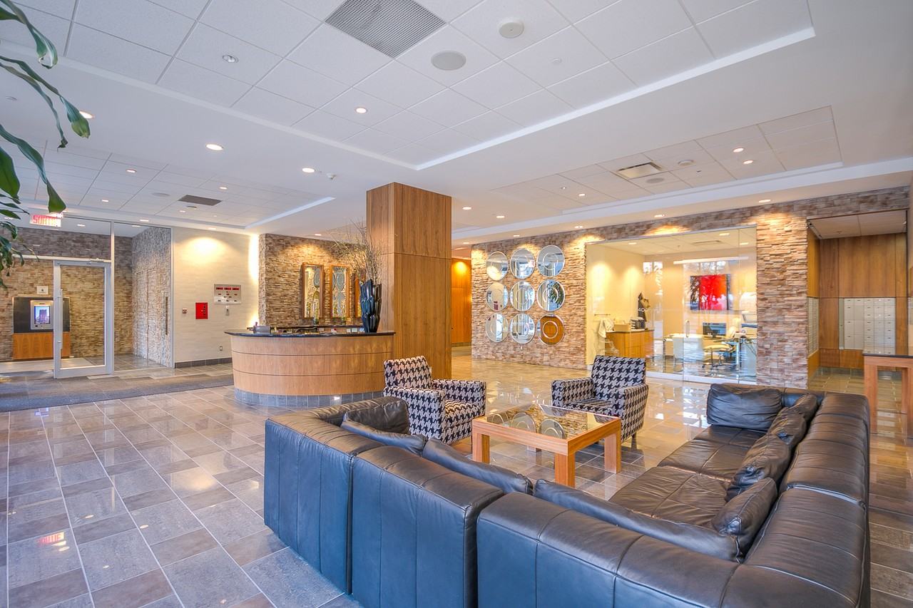 Le 400 Sherbrooke ouest - Photo 2 of 11