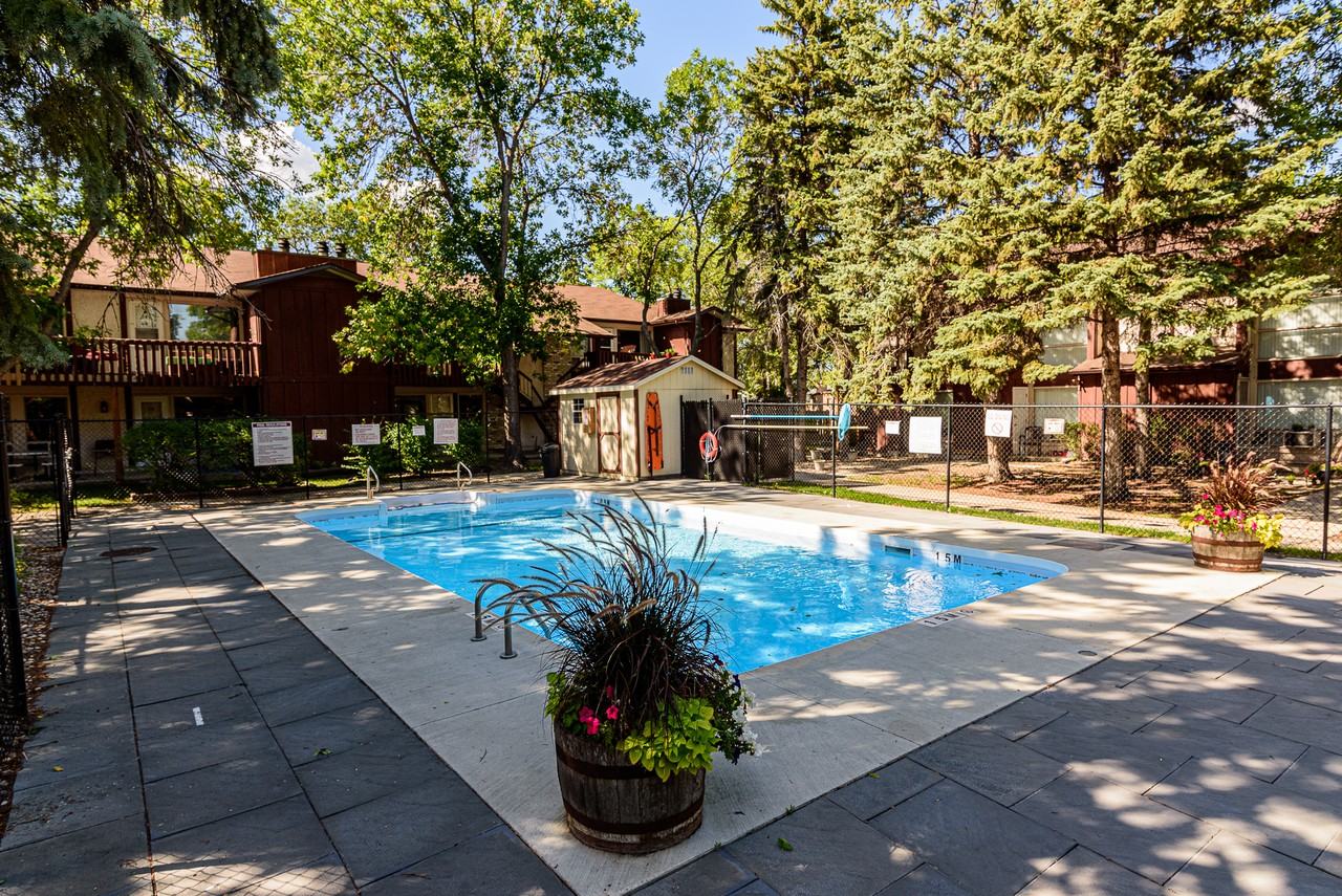 Redfern Gardens Apartments 437 Hamilton Ave, Winnipeg, MB R2Y 2C7