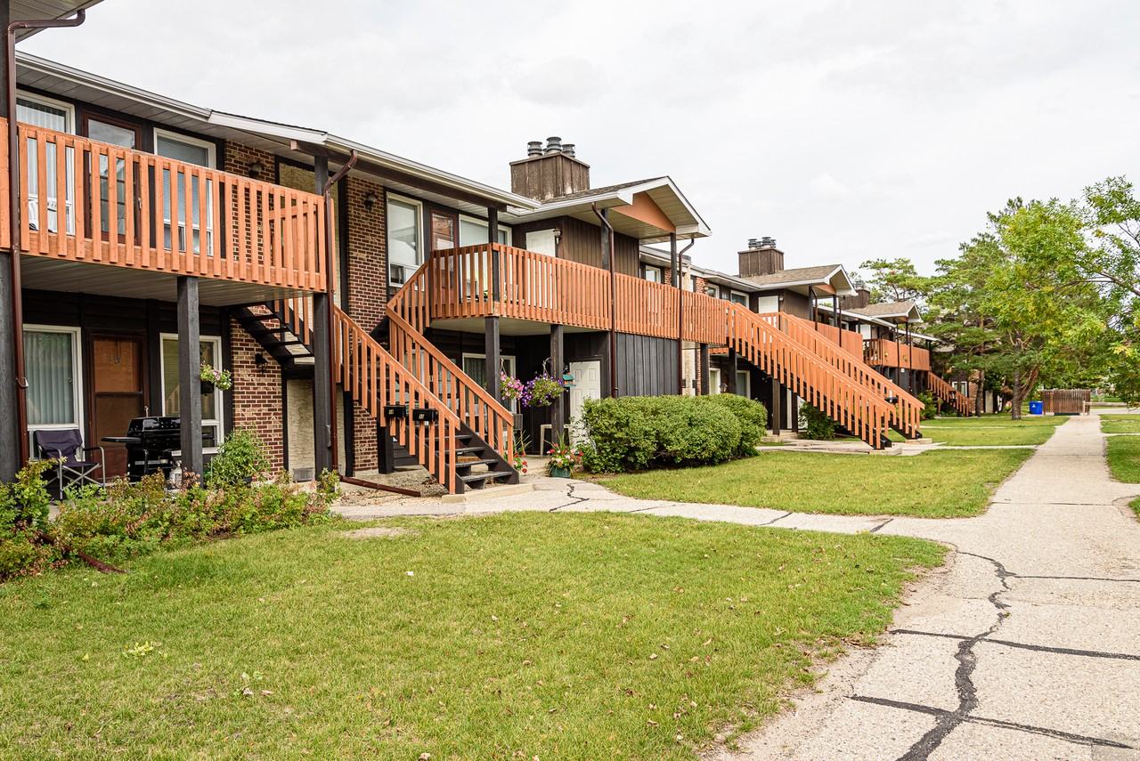 Gardens at Twin Lakes Apartments 5 Lake Crest Rd, Winnipeg, MB R3T