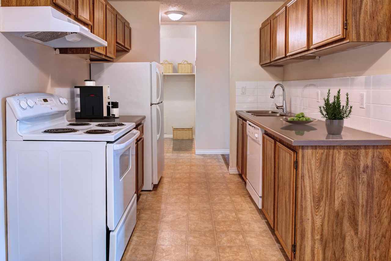 The Valencia - Photo 2 of 7