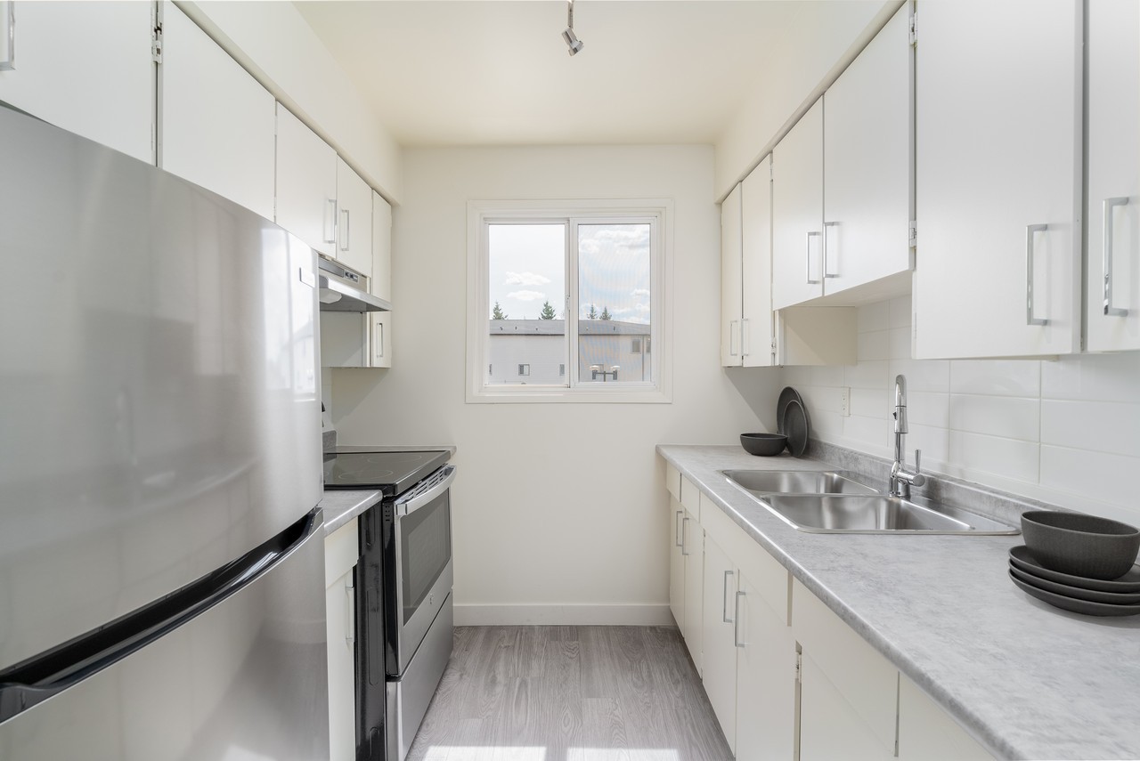 Sturgeon Point Villas - Photo 2 of 7