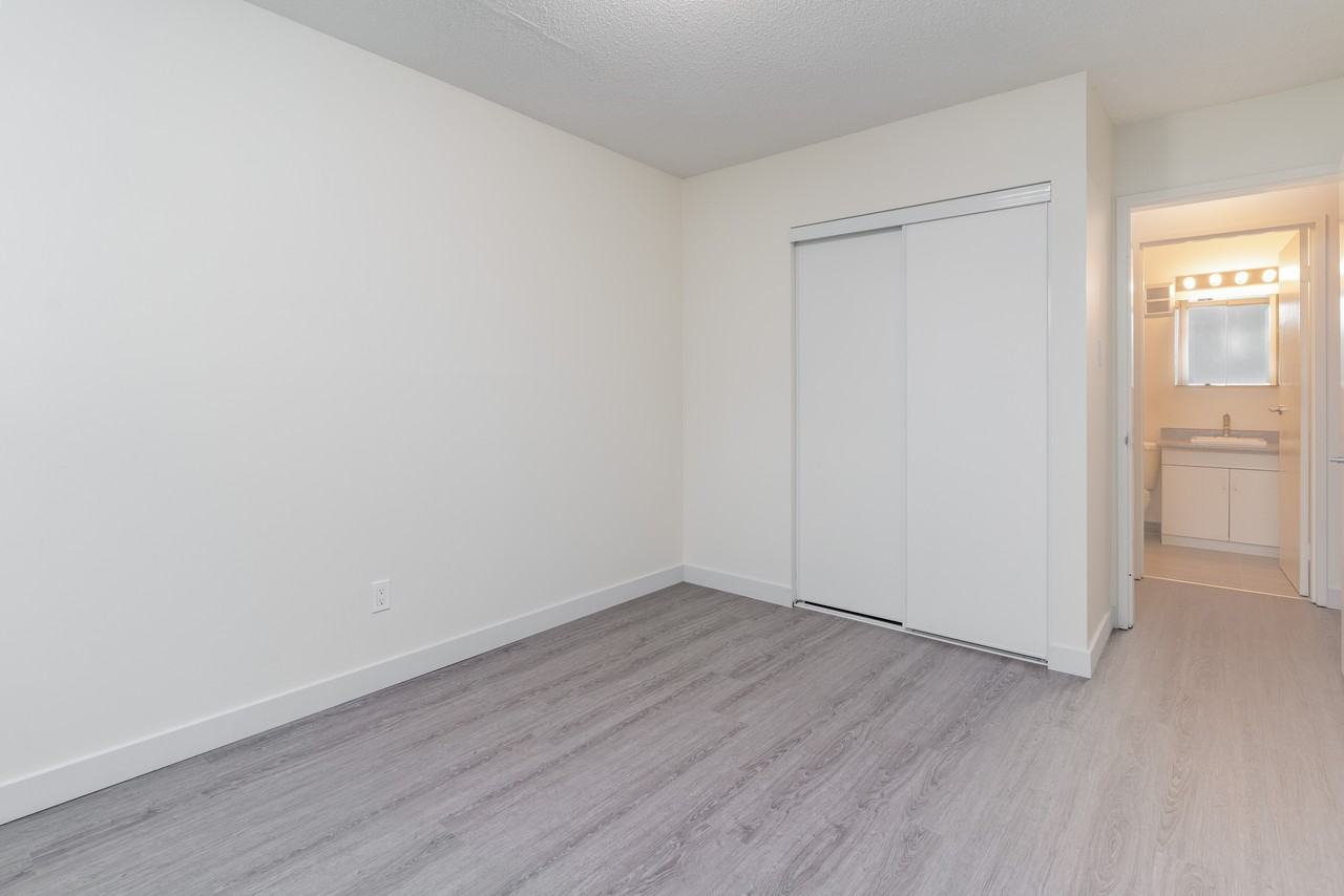 Kew Place - Photo 5 of 14