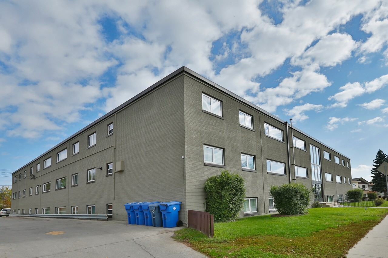 Rochelle Apartments 960 Archibald St, Winnipeg, MB R2J 0Z2