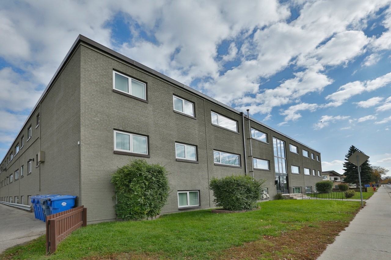 Rochelle Apartments 960 Archibald St, Winnipeg, MB R2J 0Z2 Zumper