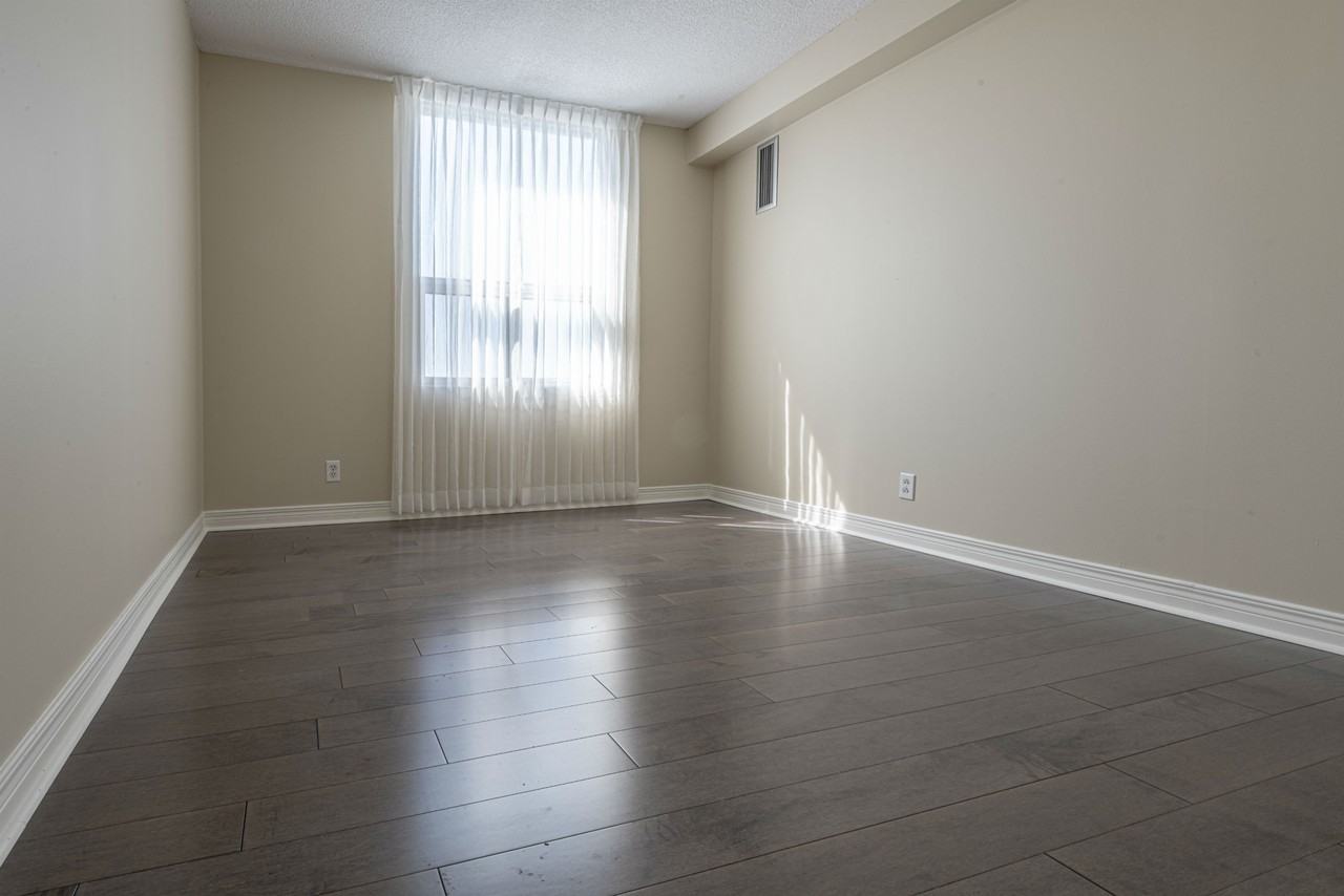 The Cross Winds Apartments 641 Bathgate Dr, Ottawa, ON K1K 3Y3 Zumper