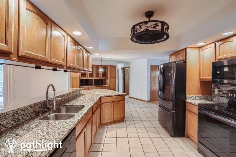 6046 Patricia Pl - Photo 3 of 19