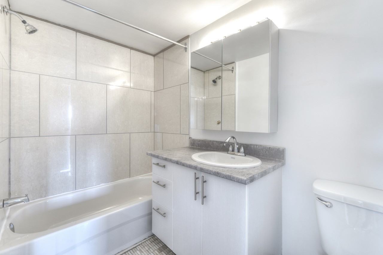 1150 Côte-Vertu - Photo 2 of 10