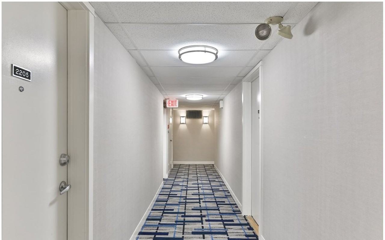 111 Raglan Avenue - Photo 6 of 7