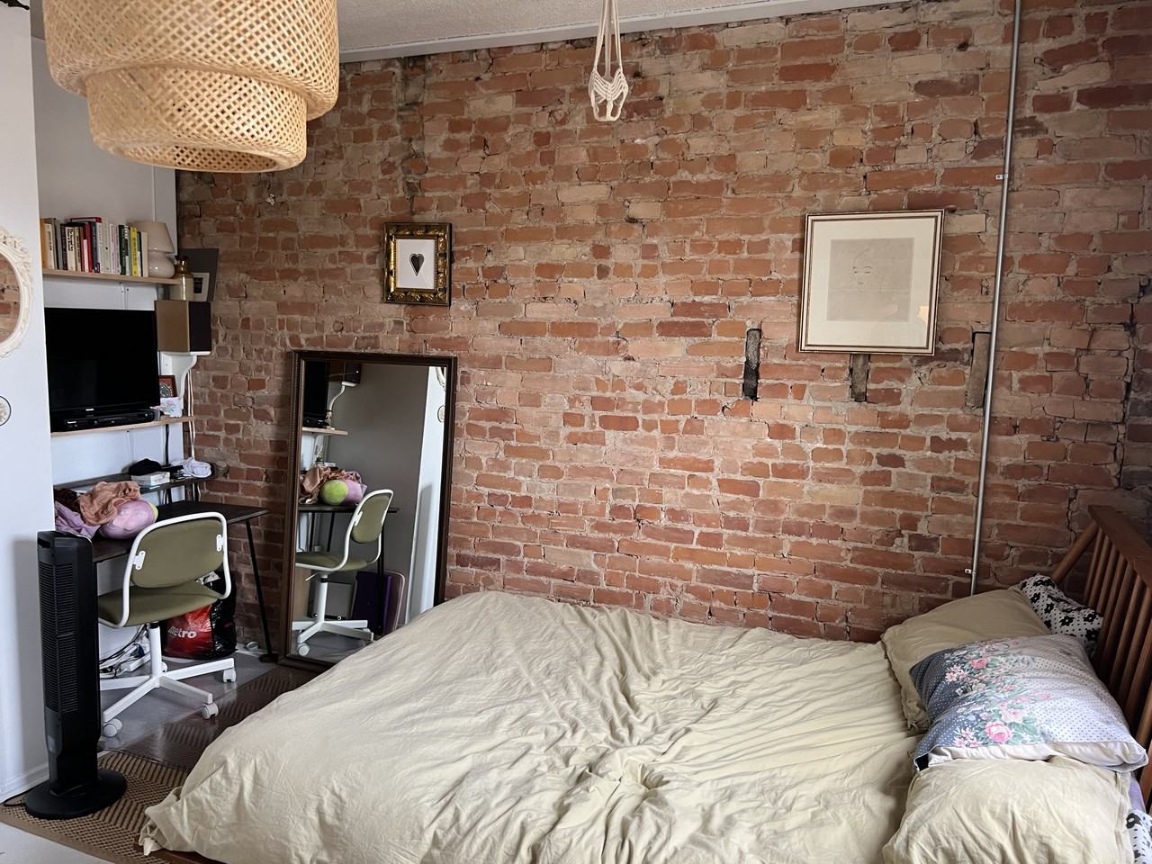 Gladstone Suites Apartments 225 Gladstone Ave, Toronto, ON M6J 3L5