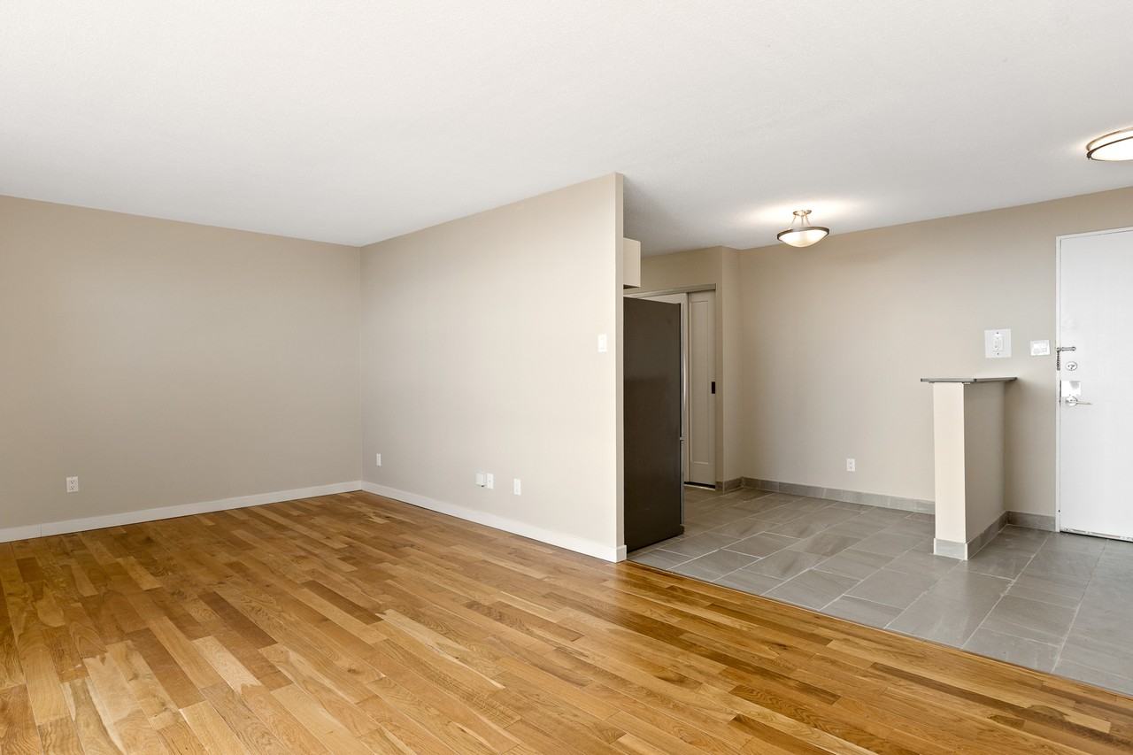 Willowbrook Apartments 100 Weeping Willow Lane, Ottawa, ON K2K 1E5