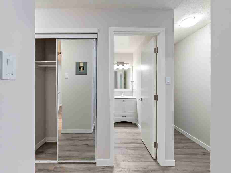 Camden Villa - Photo 6 of 32