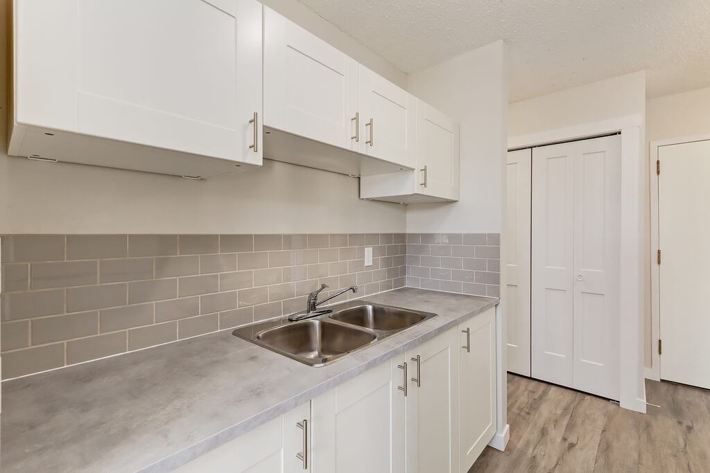 Matthew Manor - Photo 5 of 22