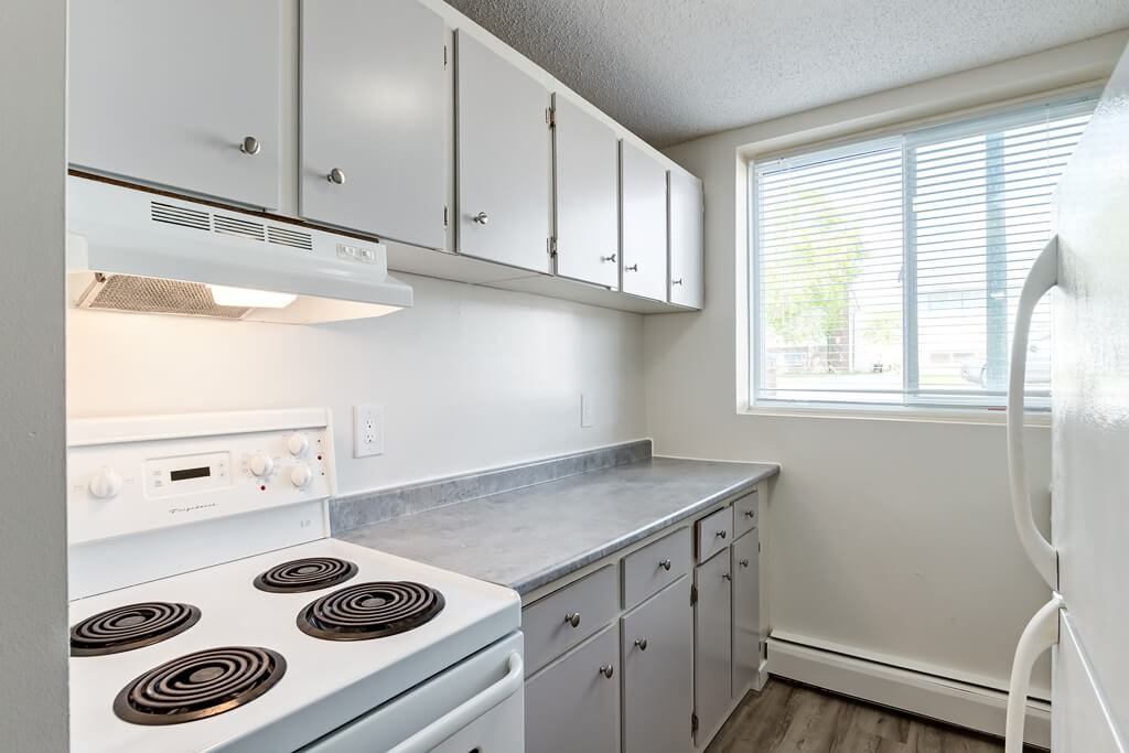 Pamela Manor - Photo 4 of 26